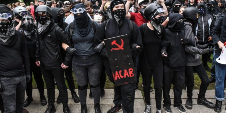 ¿Qué es Antifa, el grupo al que Trump acusa de estar detrás de las protestas?