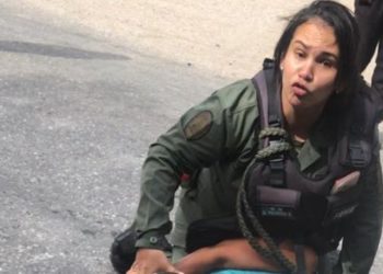 Funcionaria de la Guardia Nacional chavista agredió a una abogada por negarse a pagar sobornos