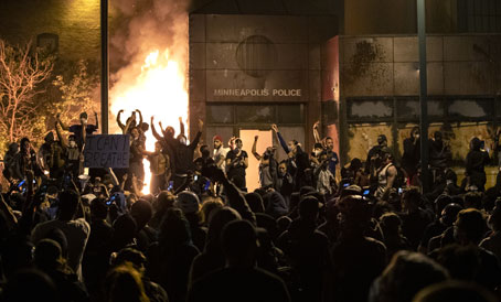 La insurgencia americana de Antifa: La extrema izquierda ha perfeccionado el arte de los disturbios