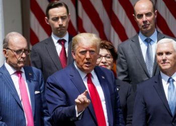 Trump saca pecho por descenso del desempleo durante mayo en EEUU
