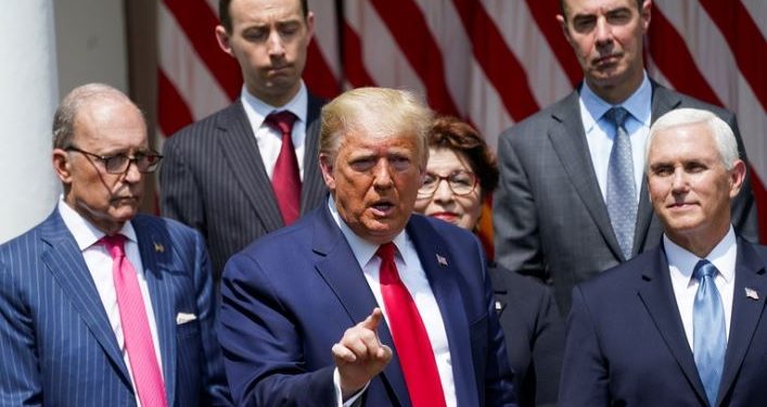 Trump saca pecho por descenso del desempleo durante mayo en EEUU