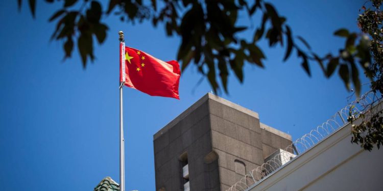 FBI persigue a científica china escondida en su consulado de San Francisco