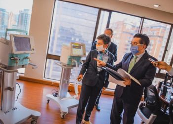 Gobierno colombiano entregó respiradores a Bogotá para ampliar las UCI