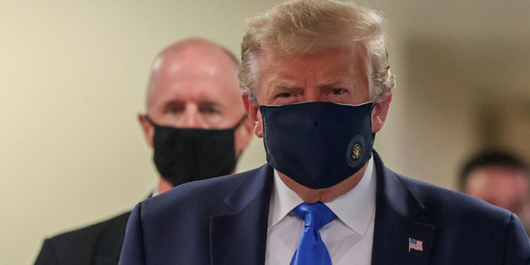 ¡Por primera vez! Donald Trump usa máscara en público durante la pandemia