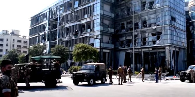 Líbano pondrá bajo arresto domiciliario a autoridades del puerto de Beirut tras explosión