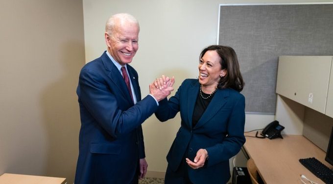 Trump calificó de «desagradable, falsa y radical» a Kamala Harris