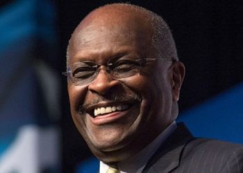 Herman Cain sigue golpeando a los demócratas