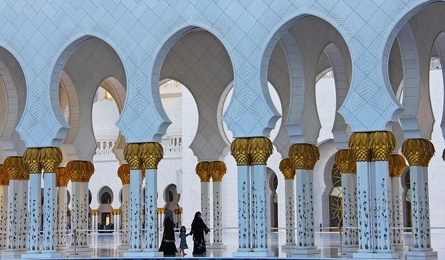 Mujeres en la gran mezquita de Abu Dabi