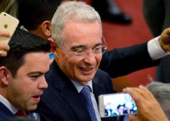 Uribe «Superstar»: le dan una calle en Miami y la Procuraduría lo defiende