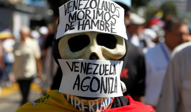 ¡Maduro pulveriza economía! Inflación en 843,44 %  y salario mínimo en 1,30$