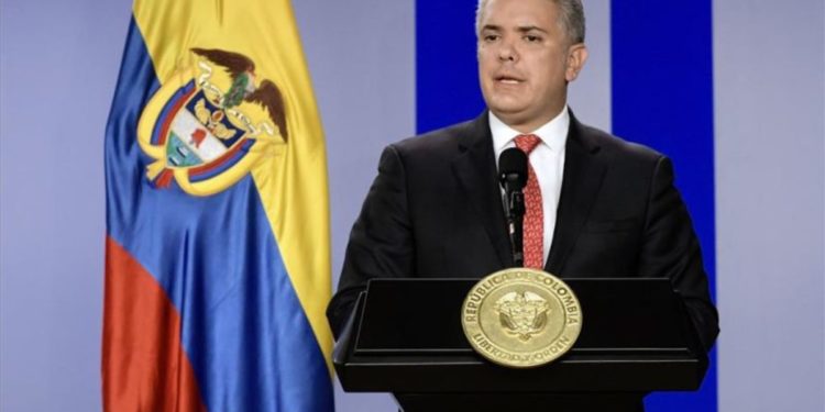 Maduro negocia misiles con Irán denuncia presidente de Colombia