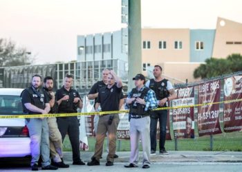 Afectados del tiroteo de Parkland celebran la demanda a la Asociación Nacional del Rifle