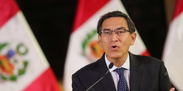 Fiscalía de Perú allanó viviendas de funcionarios del presidente Vizcarra
