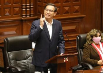 Vizcarra podría salvarse, suspendida la votación