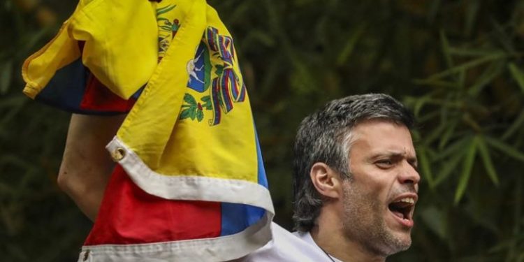 Leopoldo López abandonó la Embajada de España en Caracas y estaría en Colombia