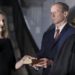 Amy Coney Barrett promete hacer su trabajo “sin miedo ni favoritismos”