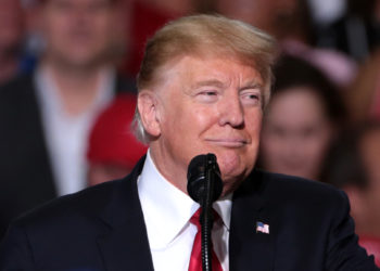 Aplican tratamiento experimental a Trump con anticuerpos policlonales