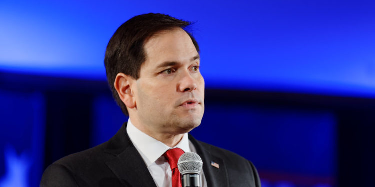 Marco Rubio pide a Trump que detenga deportaciones a los venezolanos
