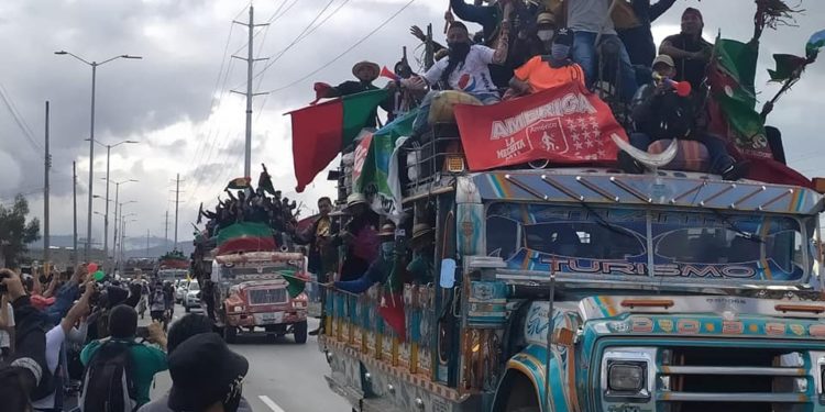 Miles de indígenas llegaron a Bogotá para hablar con Duque