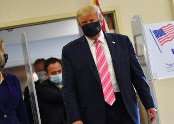 ¿Influirá en la intención del elector? Trump votó de forma anticipada y criticó el sufragio por correo (Video)