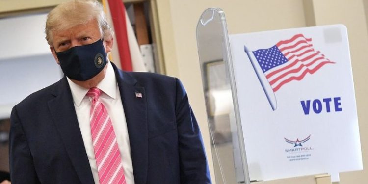 ¿Influirá en la intención del elector? Trump votó de forma anticipada y criticó el sufragio por correo (Video)