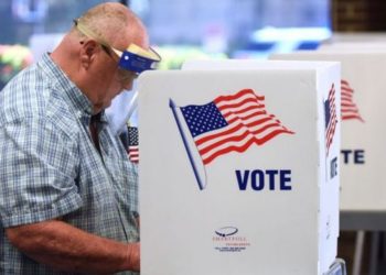 ¿Influirá en la intención del elector? Trump votó de forma anticipada y criticó el sufragio por correo (Video)