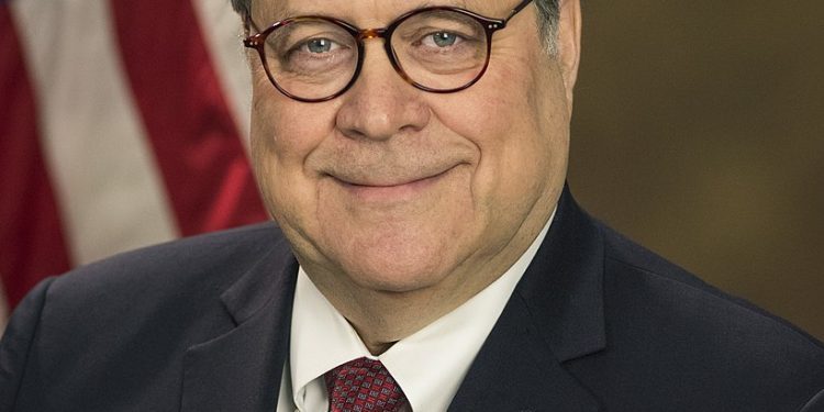 Llueven críticas sobre el Fiscal General William Barr por involucrarse en investigaciones electorales