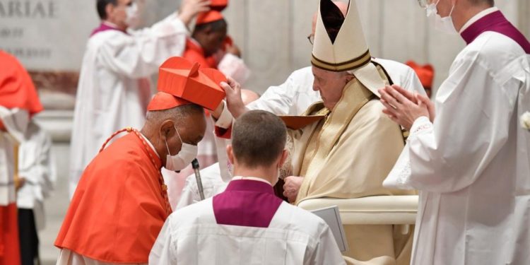 El Vaticano designa al primer cardenal negro en EEUU