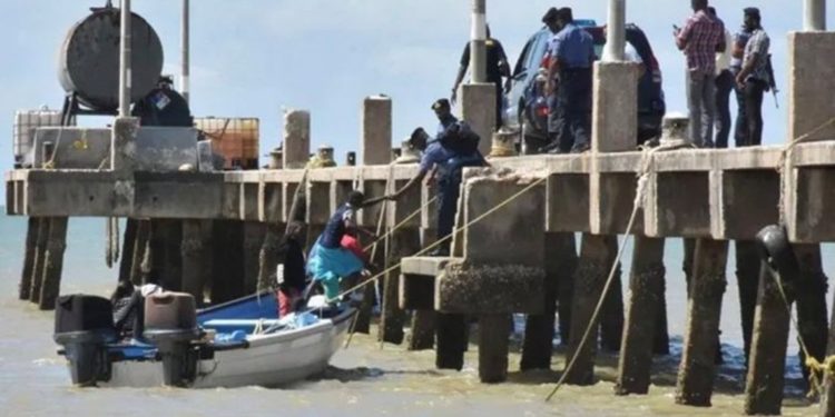 Se desconoce el paradero de 16 niños venezolanos deportados en bote por Trinidad
