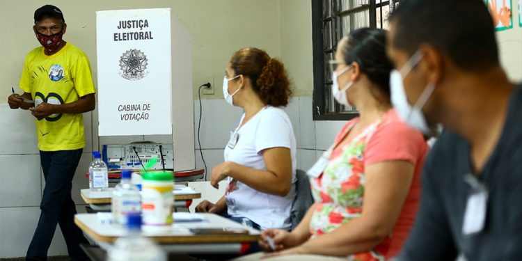 Pandemia y abstención ganaron las elecciones municipales de Brasil para perjuicio de Bolsonaro