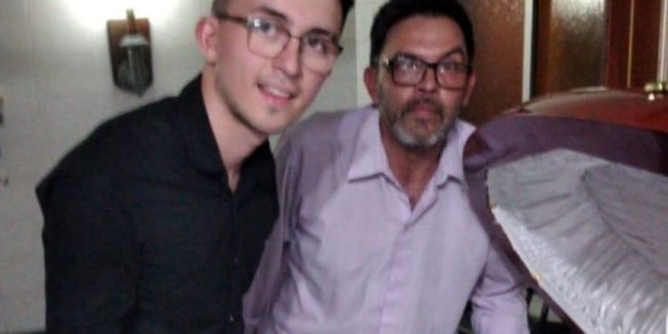 Argentina indignada por fotos irrespetuosas del cadáver de Maradona