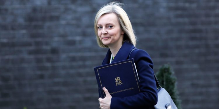 Liz Truss rival de Rishi Sunak por el puesto de Boris Johnson