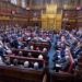 Los lores británicos frenan a Johnson