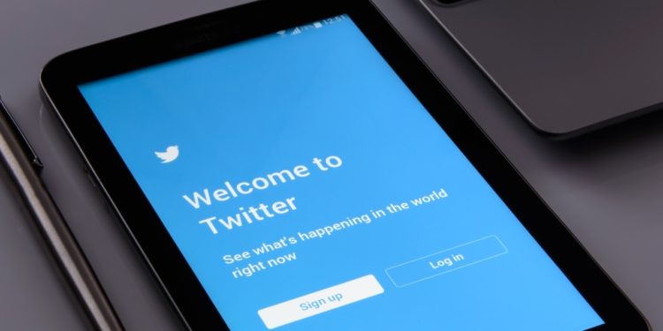 Cambio de señas: Twitter desbloqueó cuenta del New York Post