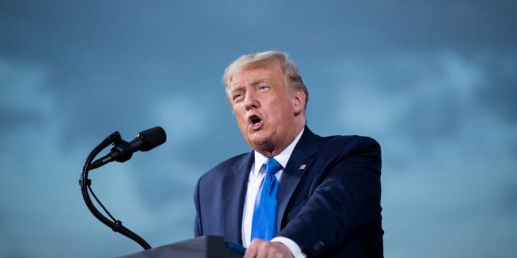Trump niega haber intentado recurrir a Ley Marcial