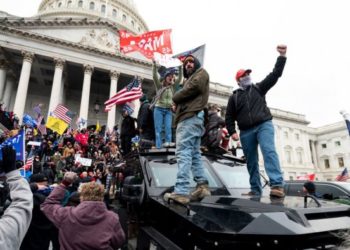 Comparación entre la respuesta de la policía a la insurrección de ayer y las protestas de Antifa y BLM