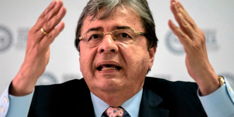 Hospitalizado en cuidados intensivos por COVID-19 el Ministro de Defensa colombiano