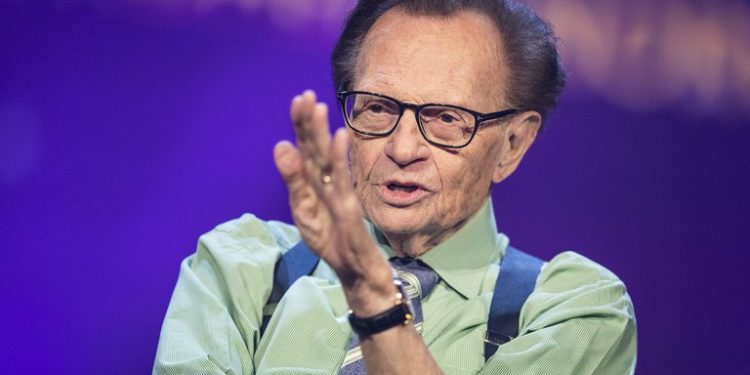 Falleció el legendario presentador Larry King por coronavirus