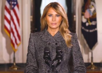 «Escojan el amor sobre el odio» dijo Melania Trump en su mensaje de despedida