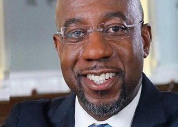 Raphael Warnock virtual ganador de una de las dos Senadurías de Georgia