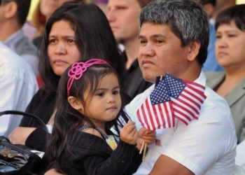 Trump amplió suspensión parcial de la inmigración
