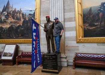 Violencia en el Capitolio: Sesión en suspenso y toque de queda en Washington (+Video)