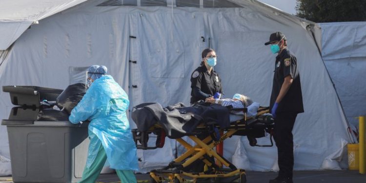 COVID-19: las reuniones navideñas han abarrotado los hospitales de Estados Unidos