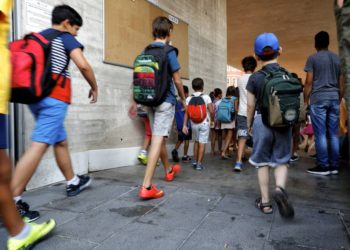 Estudiantes musulmanes en Francia se auto excluyen y atacan