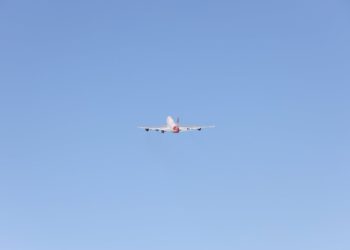 Por primera vez se lanza un satélite desde un avión