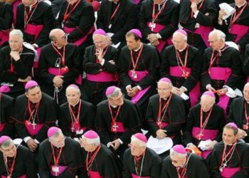 Obispos católicos piden respeto y apoyo para jóvenes homosexuales