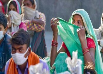 Expertos sorprendidos por increíble caída de casos de COVID-19 en India