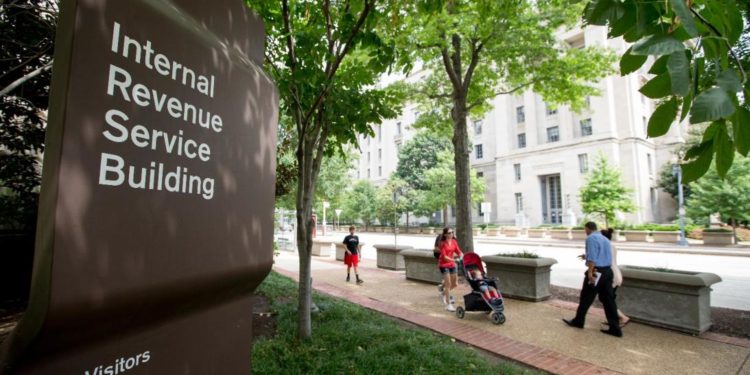 IRS advierte de preparadores de impuestos no certificados