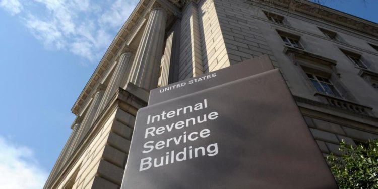 IRS advierte de preparadores de impuestos no certificados