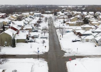 Nevada en Houston: Exceso de nieve, falta de agua líquida